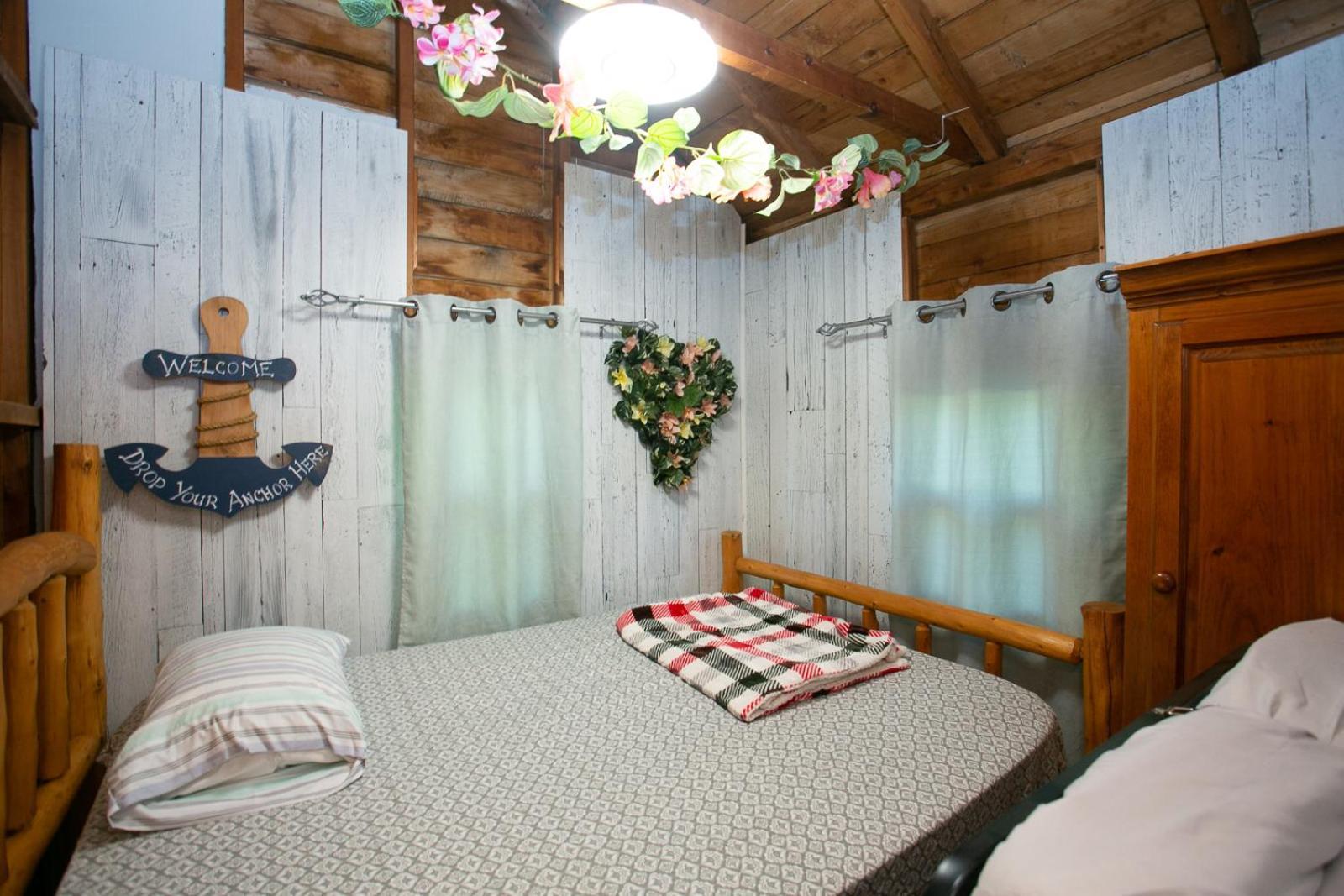 Fun Place With A Sandy Beach For Swimming, Boating, And Fishing, Featuring 3 Available Cabins Fenelon Falls Exterior foto